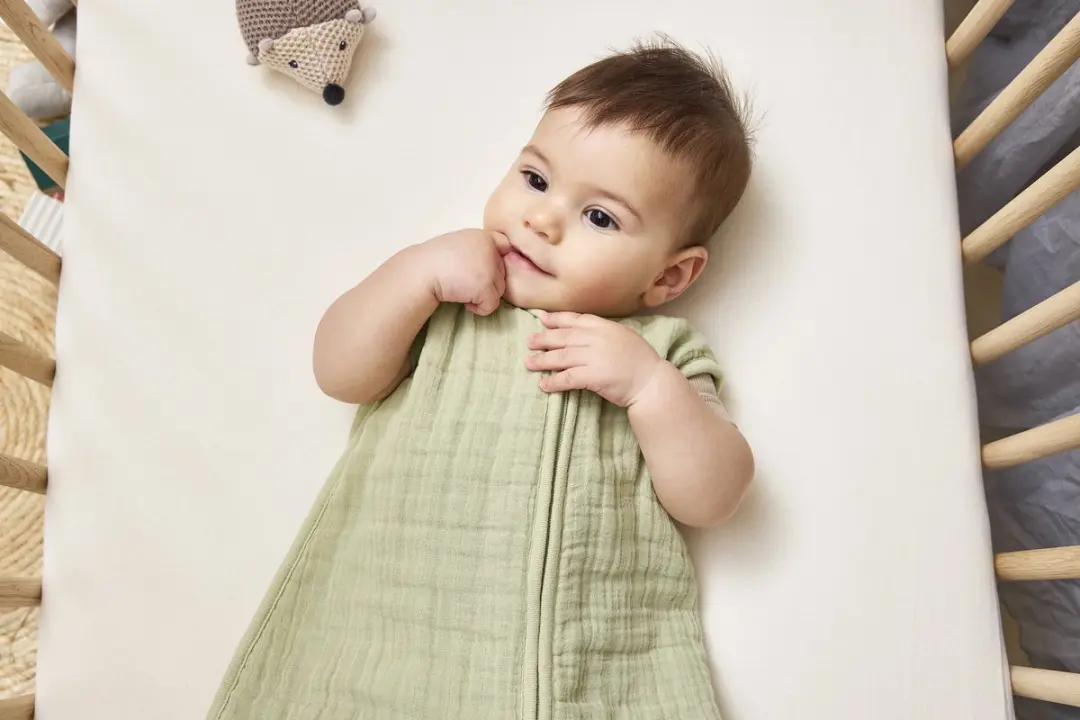 Meyco Baby Uni Babyzomerslaapzak 70cm - Soft Olive - 0.5 TOG
