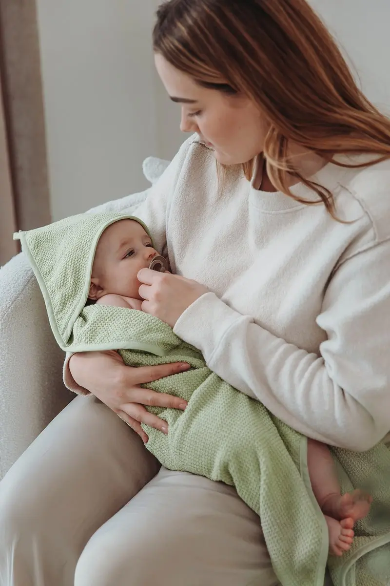 Meyco Baby Popcorn Badcape 75x75cm - Soft Olive
