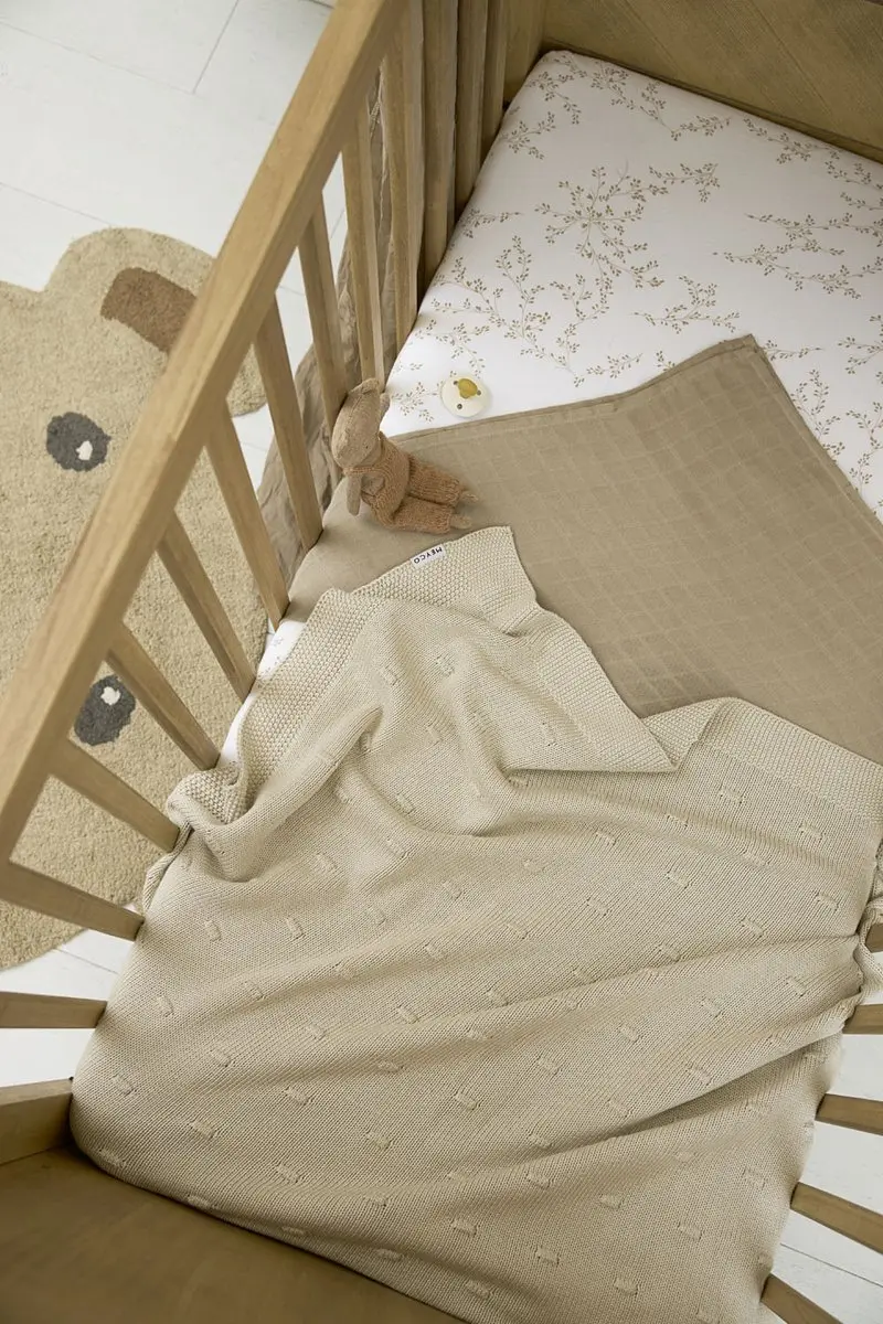 Meyco Baby Knots Ledikantdeken Soft Sand 100x150cm - 1.0 TOG