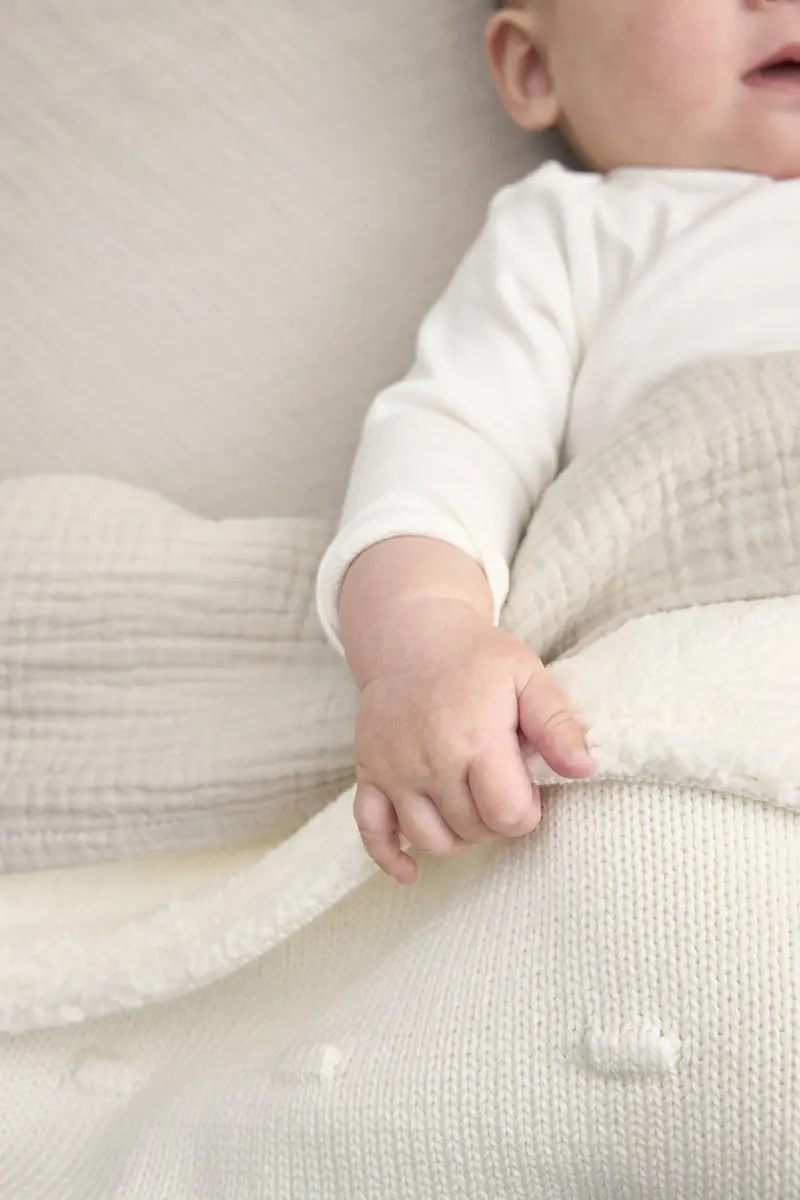 Meyco Baby Knots Ledikantdeken 100x150cm - 2.0 TOG - Offwhite