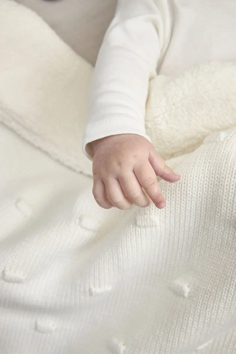 Meyco Baby Knots Ledikantdeken 100x150cm - 2.0 TOG - Offwhite
