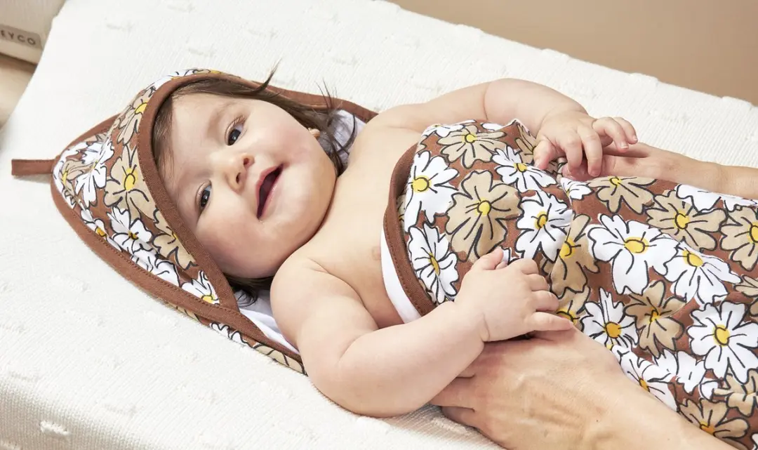 Meyco Baby Vintage Flower Badcape 90x90cm - Taupe