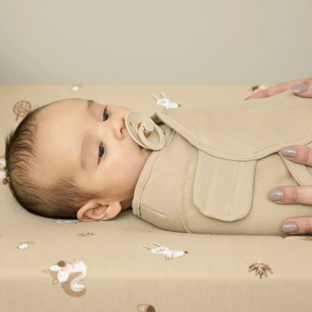 Meyco Baby SwaddleMeyco Inbakerdoek Gevoerd - Uni Sand - 0-3 maanden - 2.0 TOG - afbeelding 6 van 6