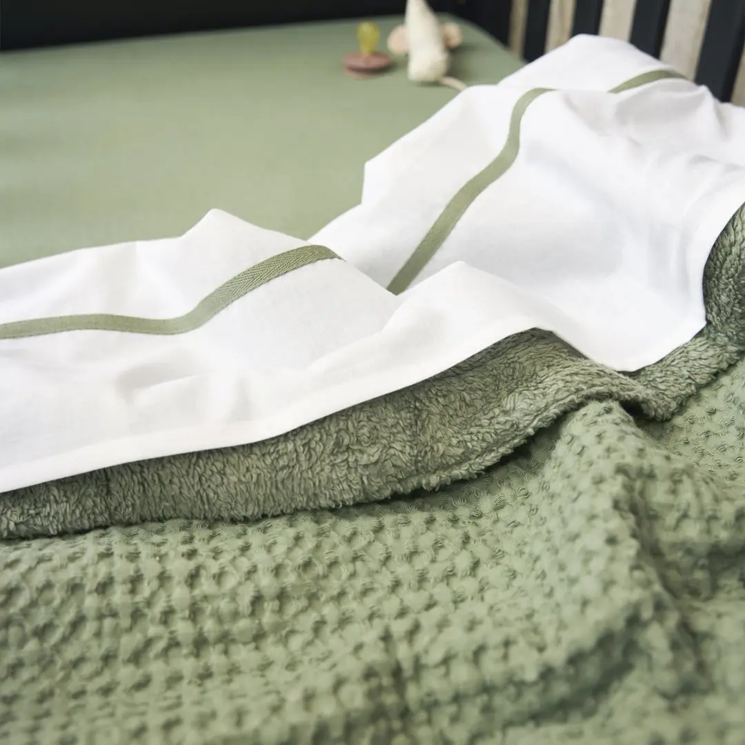 Meyco Baby Wafel Teddy Wiegdeken 75x100cm - Olive Green - afbeelding 6 van 6