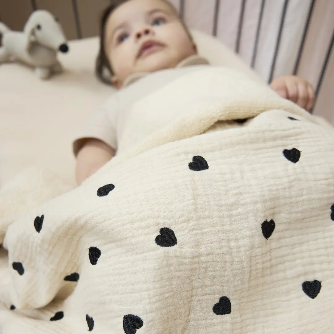 Meyco Baby Sweet Heart Ledikantdeken 100x150cm - Soft Sand - 1.5 TOG - afbeelding 6 van 6