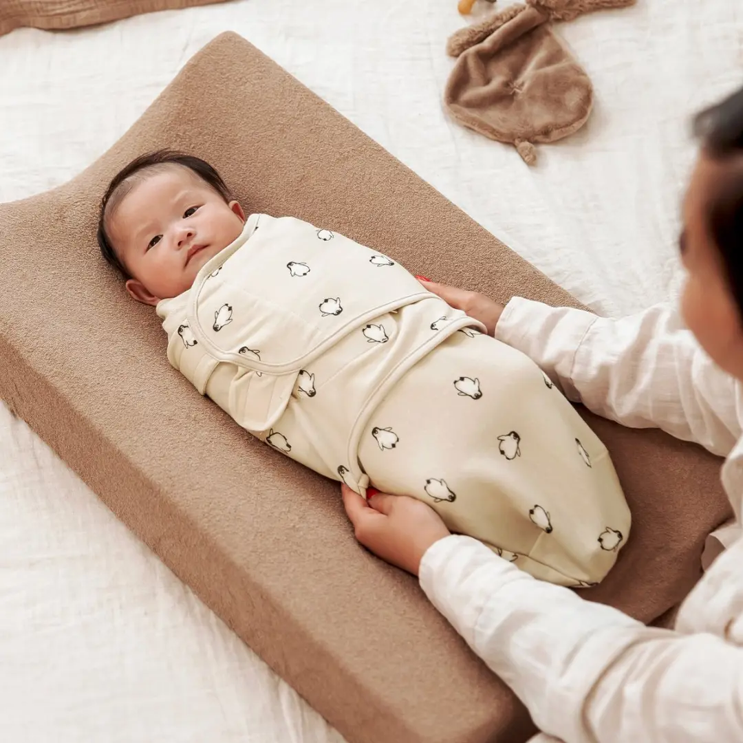 Meyco Baby Penguin SwaddleMeyco Inbakerdoek - Soft Sand - 1.0 TOG - afbeelding 6 van 6