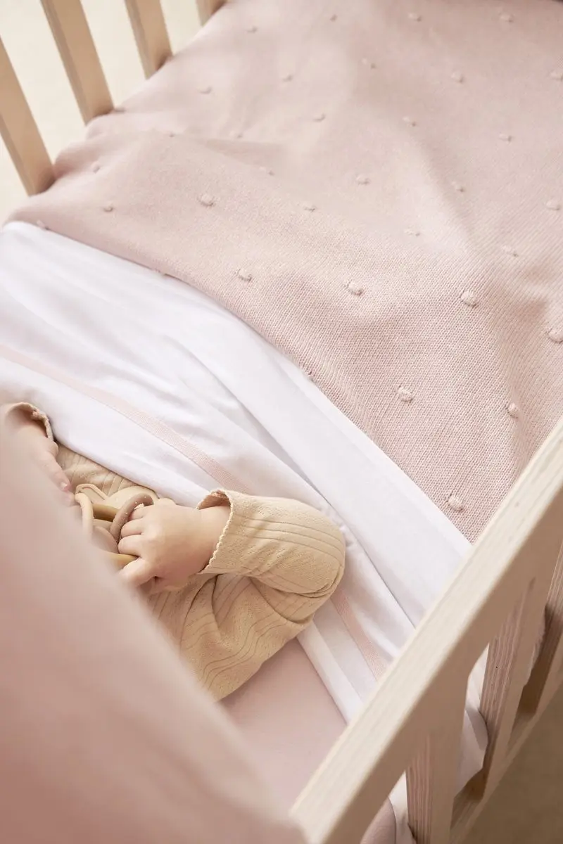 Meyco Baby Mini Knots Ledikantdeken Soft Pink 100x150cm 1.0 TOG