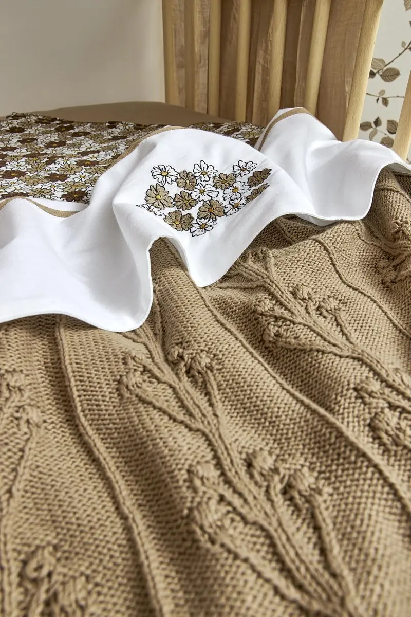 Meyco Baby Romantic Flower Ledikantdeken 100x150cm - Taupe