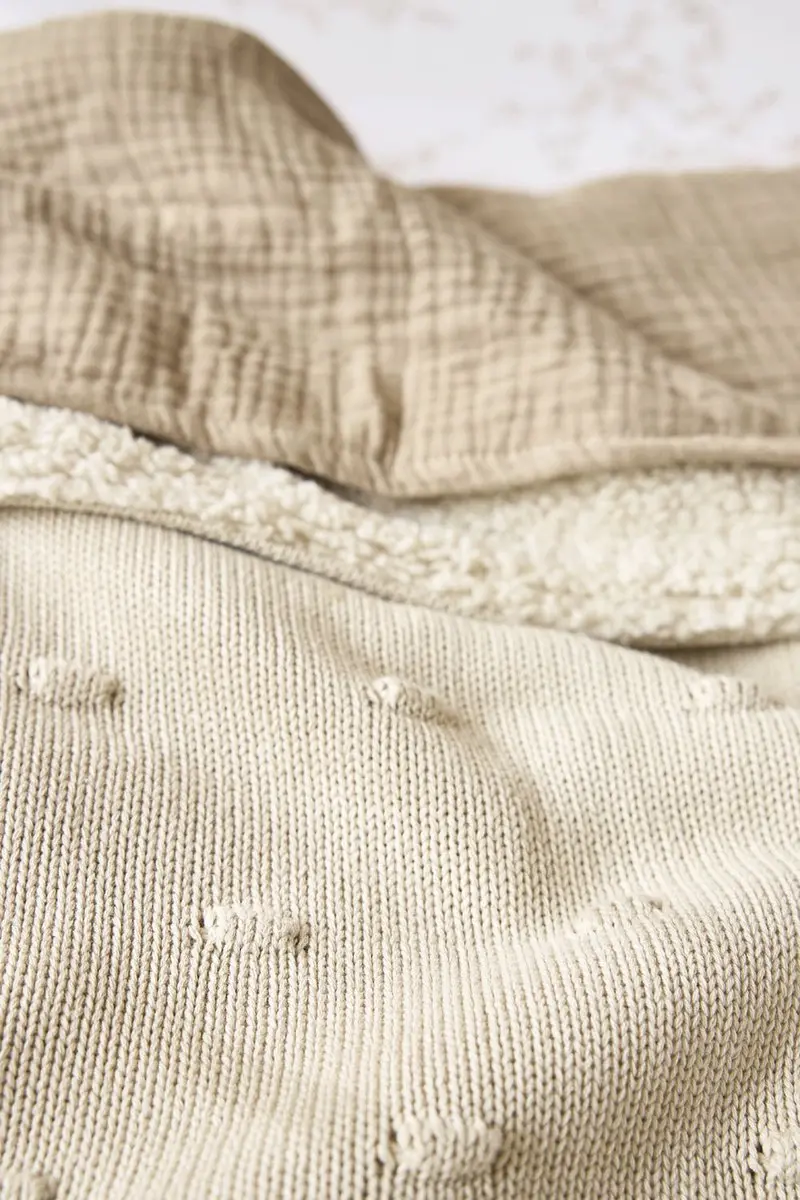 Meyco Baby Knots Wiegdeken Soft Sand 75x100cm - 2.0 TOG