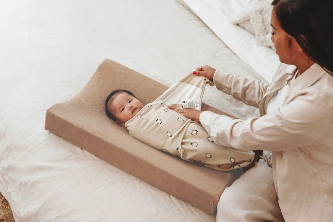 Meyco Baby Penguin SwaddleMey Inbakerdoek 1.0 TOG - Soft Sand