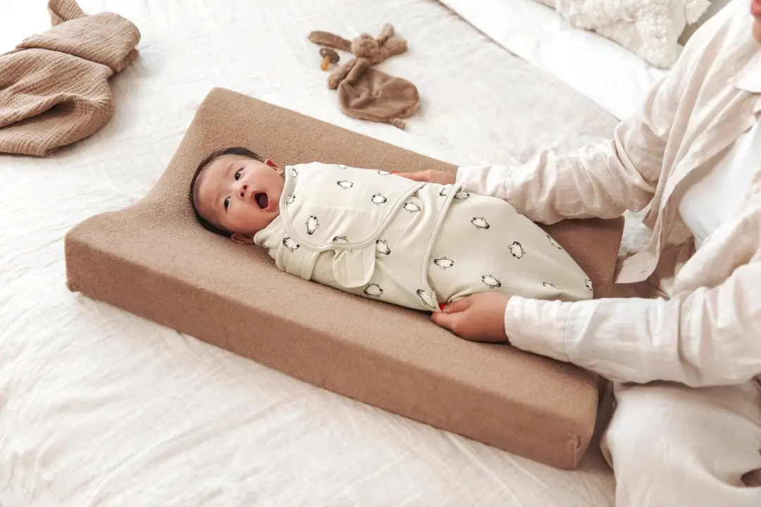 Meyco Baby Penguin SwaddleMey Inbakerdoek 1.0 TOG - Soft Sand
