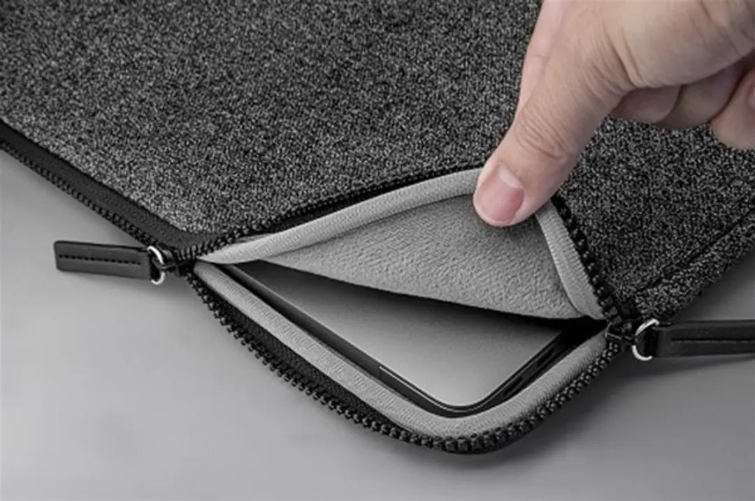 Laut InFlight MacBook Sleeve 13-14" - Zwart - L_MB13_IN_BK