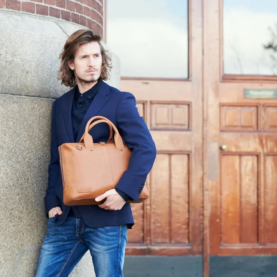 Plevier Basalt businesstas 16 inch cognac.