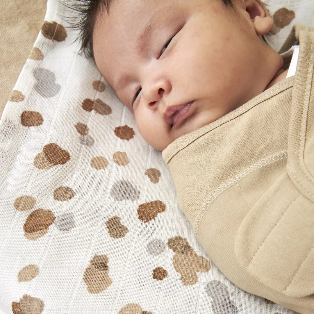 Meyco Baby SwaddleMeyco Inbakerdoek Uni Sand - 1.0 TOG - afbeelding 6 van 6