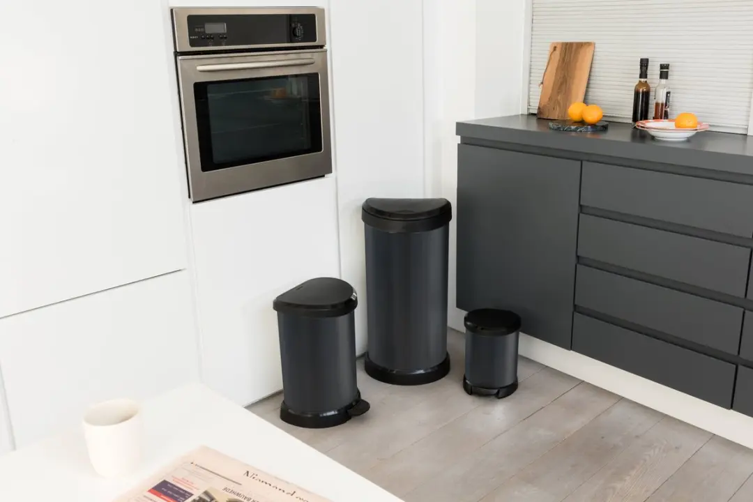 Curver Decobin Push Prullenbak 40L - Zwart