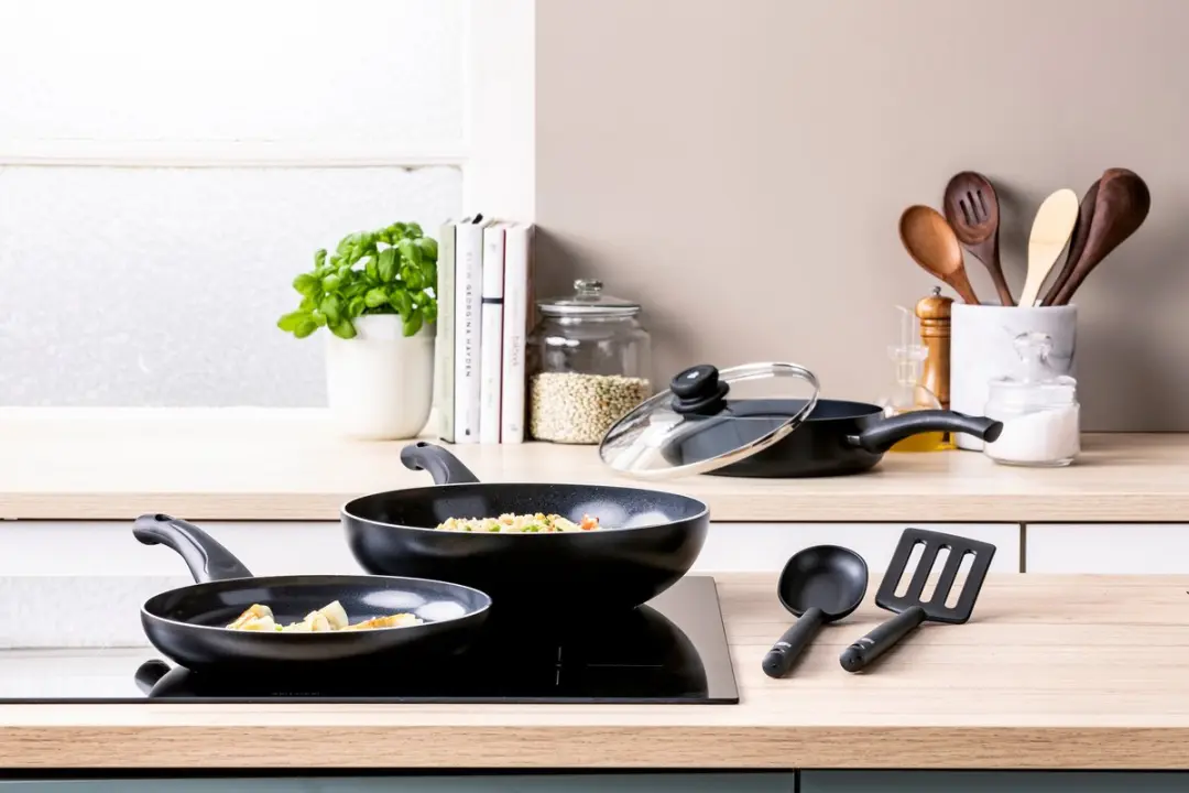 BK Brilliant 4-delige Pannenset - 20/24/28cm + 24cm Hapjespan - Zwart - afbeelding 6 van 6
