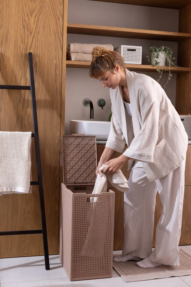 Curver Kaya Wasmand met deksel 60L - 38x29x58,5cm - Warm Taupe