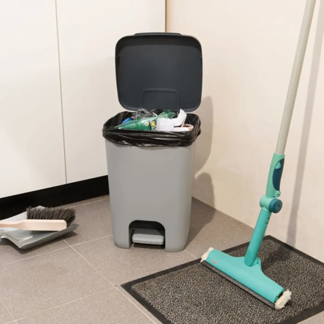 Curver Essentials Pedaalemmer 20L - Zilver/Antraciet
