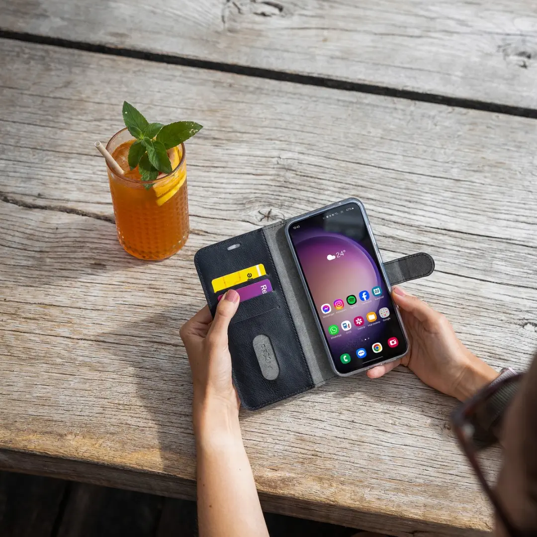 Fixed Opus Flip Cover FIXOP3-1602-BK iPhone 17 Pro - Zwart