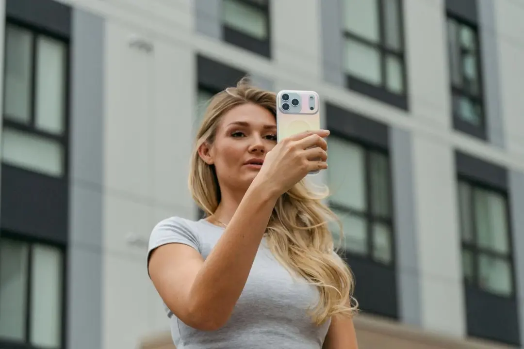 ZAGG Milan Snap MagSafe Hoesje iPhone 17 Pro - 1 Pasje - Zwart - afbeelding 6 van 6
