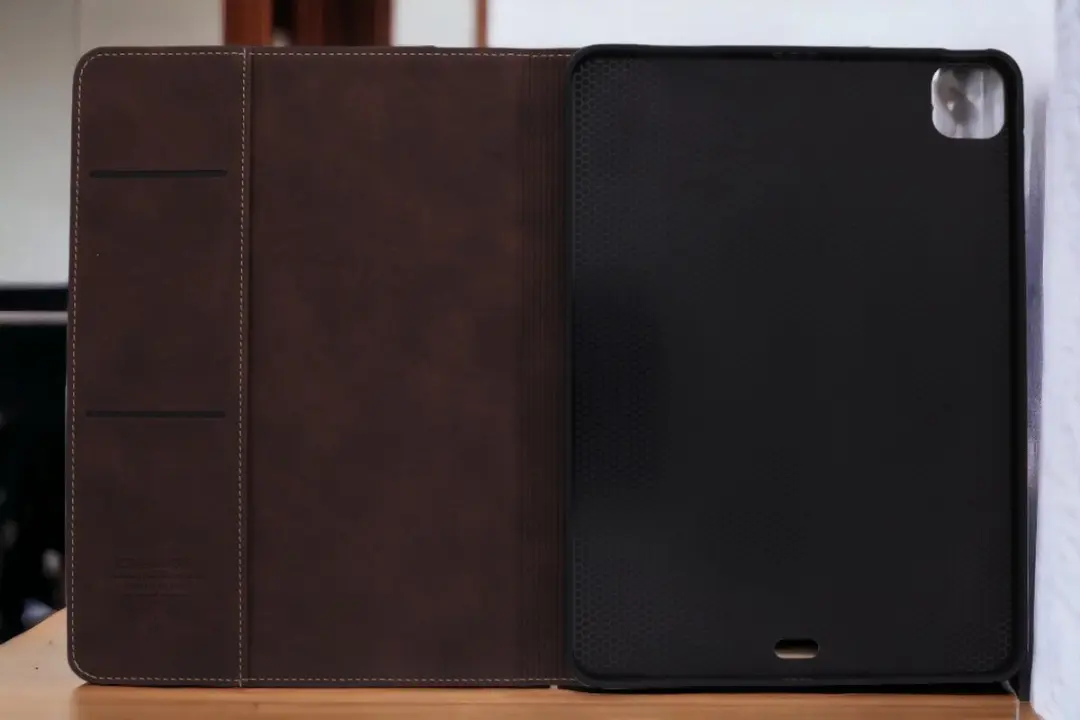 Caseme Bookcase Tablethoes 11" - Donkerbruin