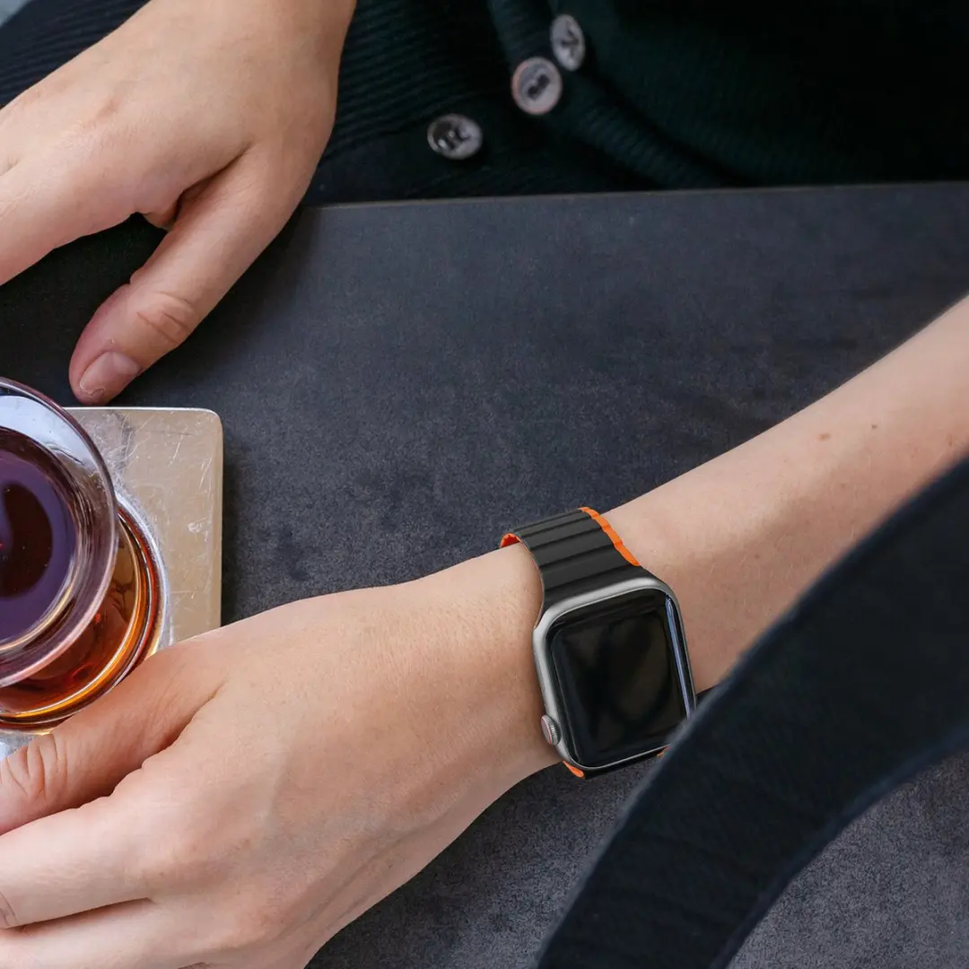 Dux Ducis Magnetische Band voor Apple Watch SE/6/7/8 - 38/40/41mm - Zwart & Oranje