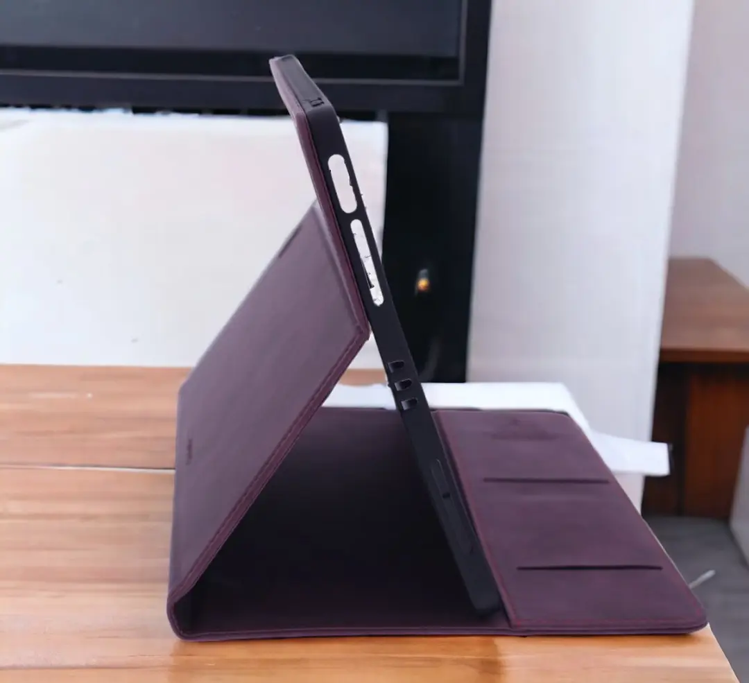 Caseme Bookcase Bordeaux Tablethoes - iPad Pro 11" - 1 Stuk