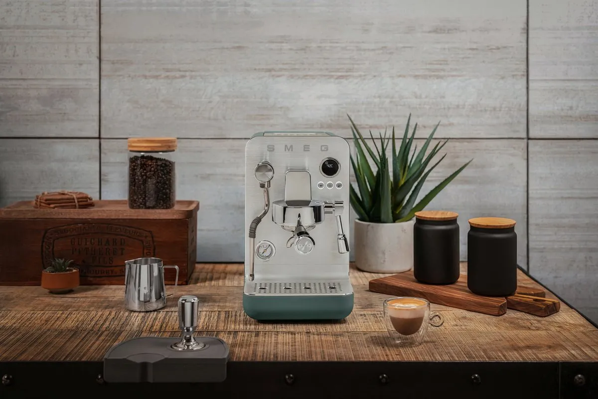 Smeg EMC02 Espressomachine Minipro - 1.7L - 1700W - Emerald Green - afbeelding 6 van 6