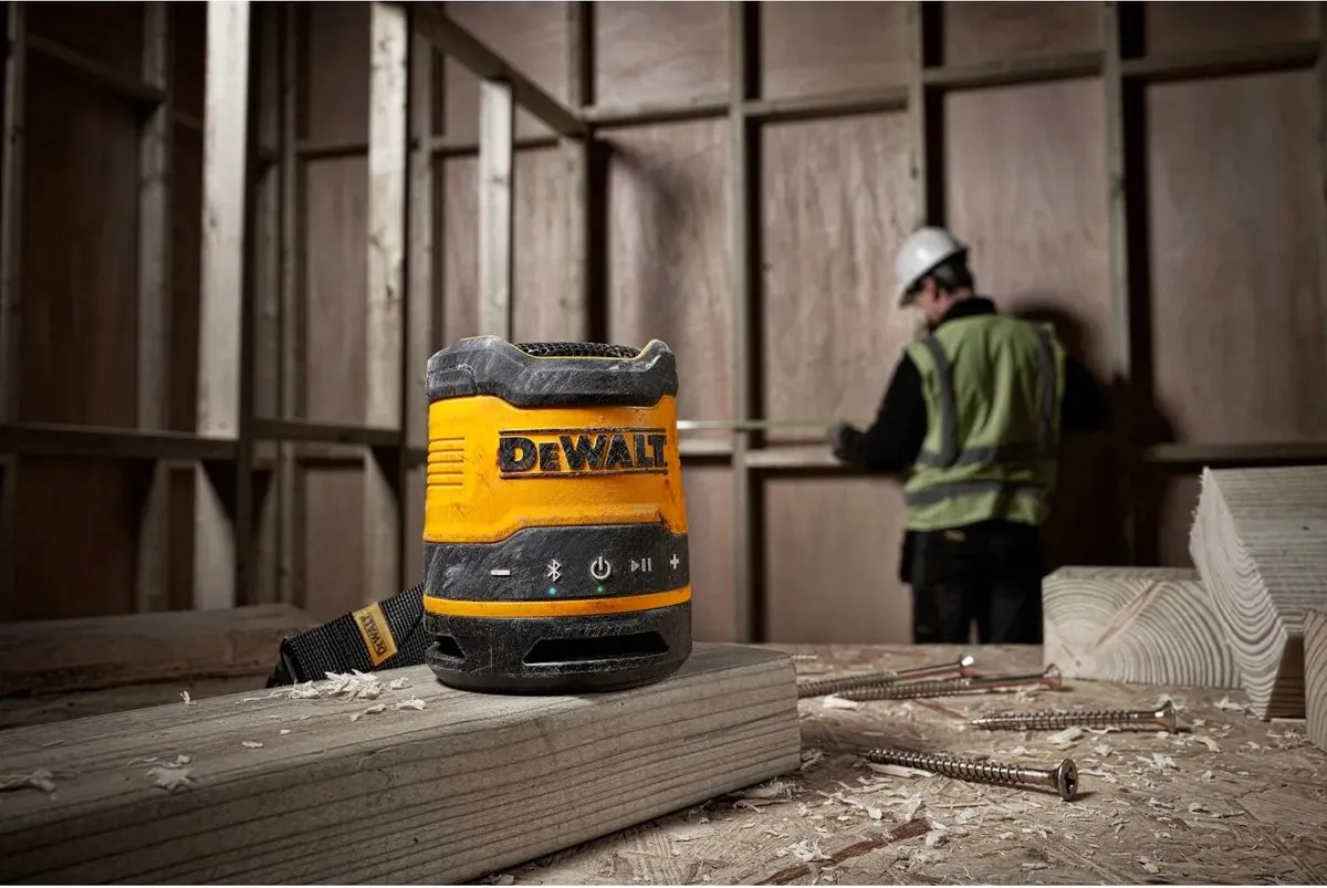 DeWALT DCR009 Bluetooth Speaker - Geel