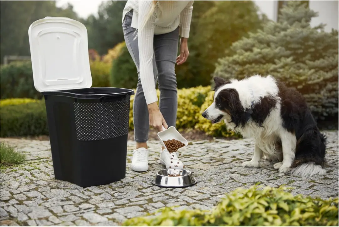 Rotho MyPet Voercontainer 38L - Zwart/Wit
