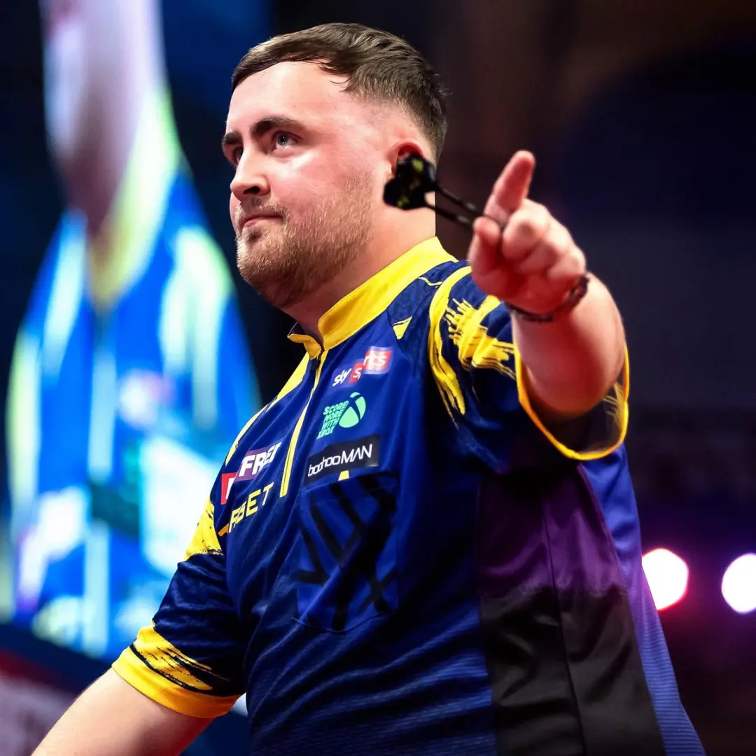 Target Luke Littler Officieel Dartshirt 2026 The Nuke - M - Paars Navy Geel