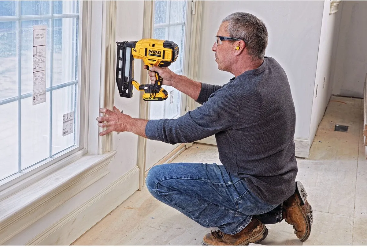 DeWalt DCN662D2 Accu Afwerktacker 18V - 2.0Ah - Spijkers