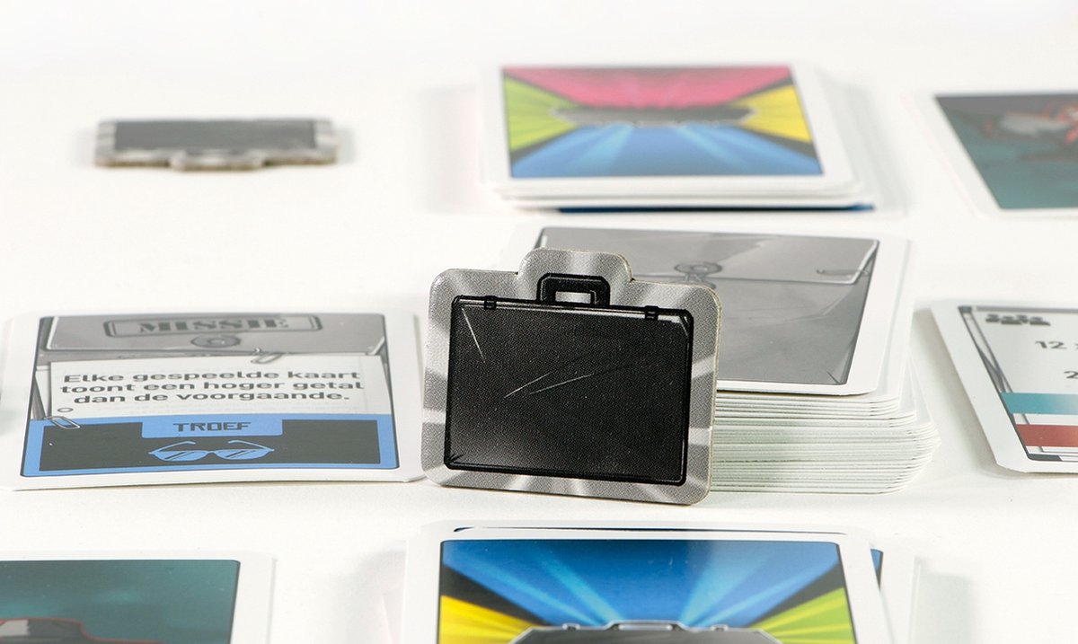 999 Games - Inside Job - Kaartspel - Coöperatief slagenspel - ook voor 2 spelers - Rollenspel