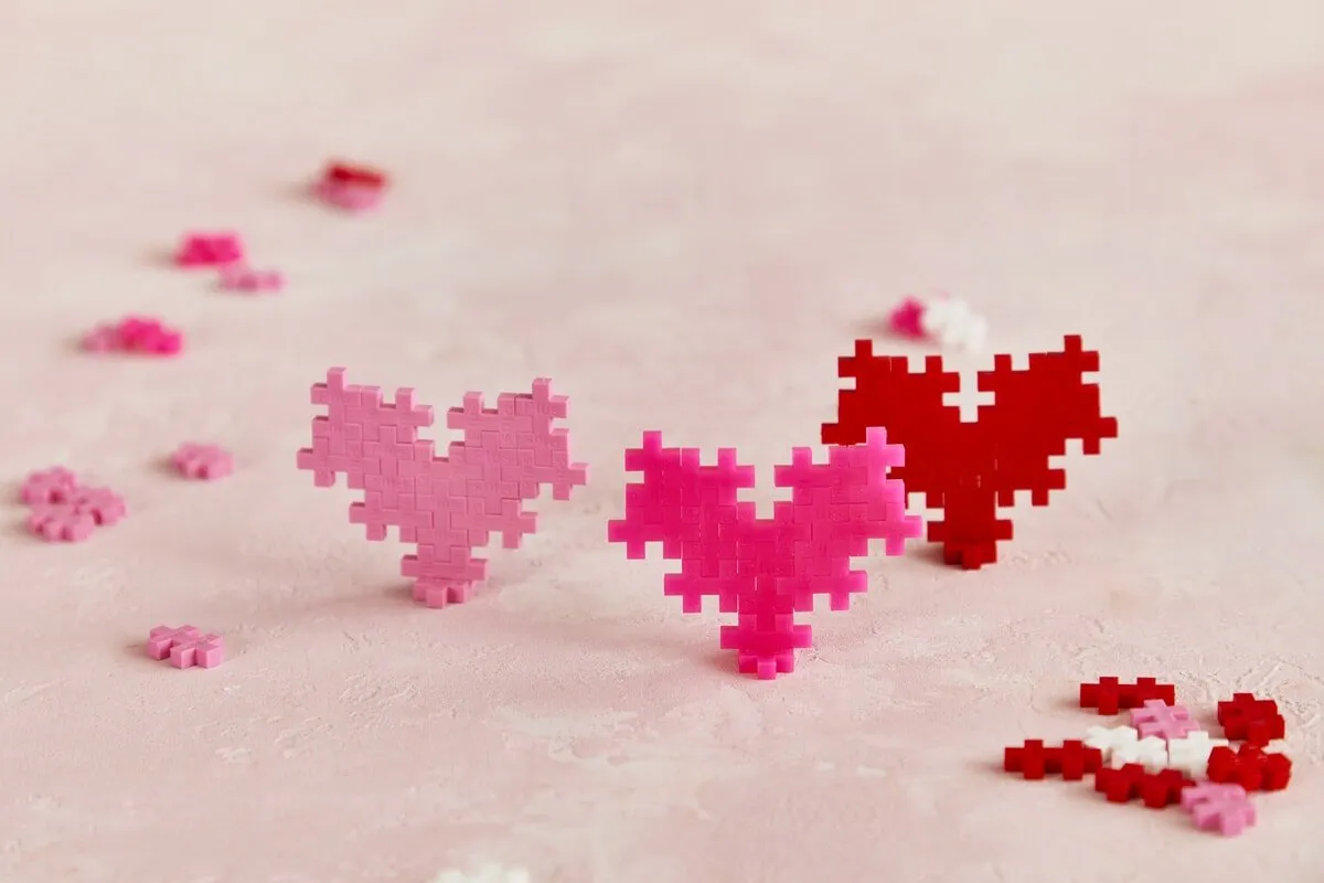 Plus-Plus I Love You Mix 240 delige bouwset – 4330 – Bouwspeelgoed – Constructiespeelgoed – Set met bouwstenen – Vanaf 5 jaar