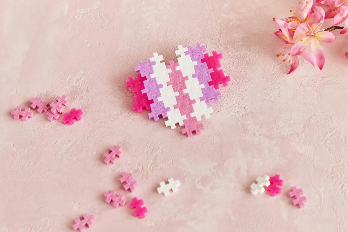 Plus-Plus I Love You Mix 240 delige bouwset – 4330 – Bouwspeelgoed – Constructiespeelgoed – Set met bouwstenen – Vanaf 5 jaar