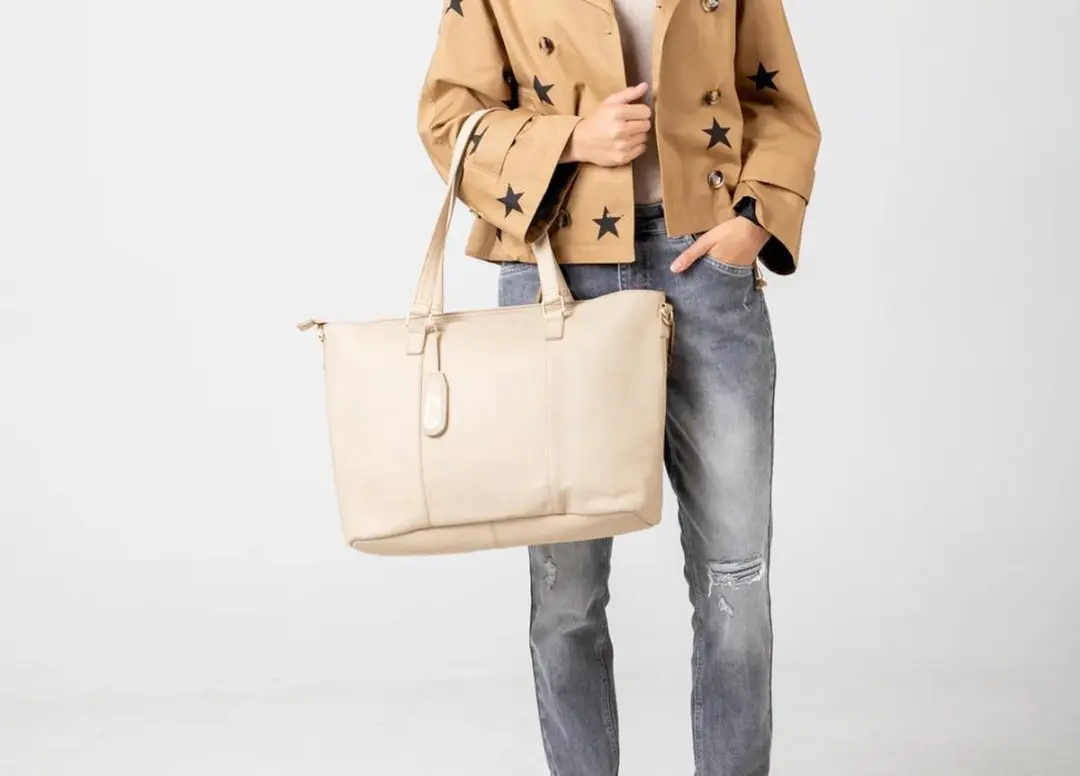 Chabo Dames Laptoptas 15.6 inch A4 - Leer Beige