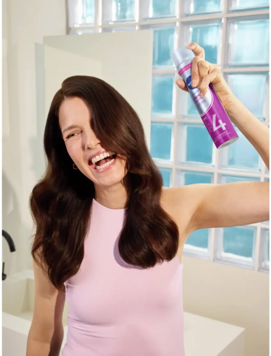 NIVEA Styling Spray Hold 4 Diamond Gloss Care 250ml