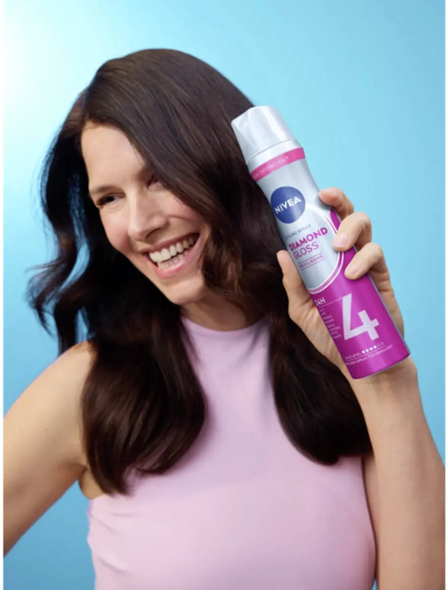 NIVEA Styling Spray Hold 4 Diamond Gloss Care 250ml