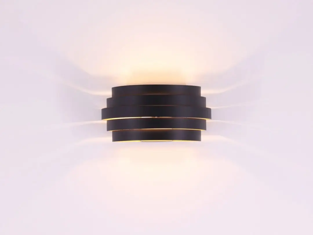 Highlight Wandlamp Scudo 25cm - Zwart/Gouden binnenkant