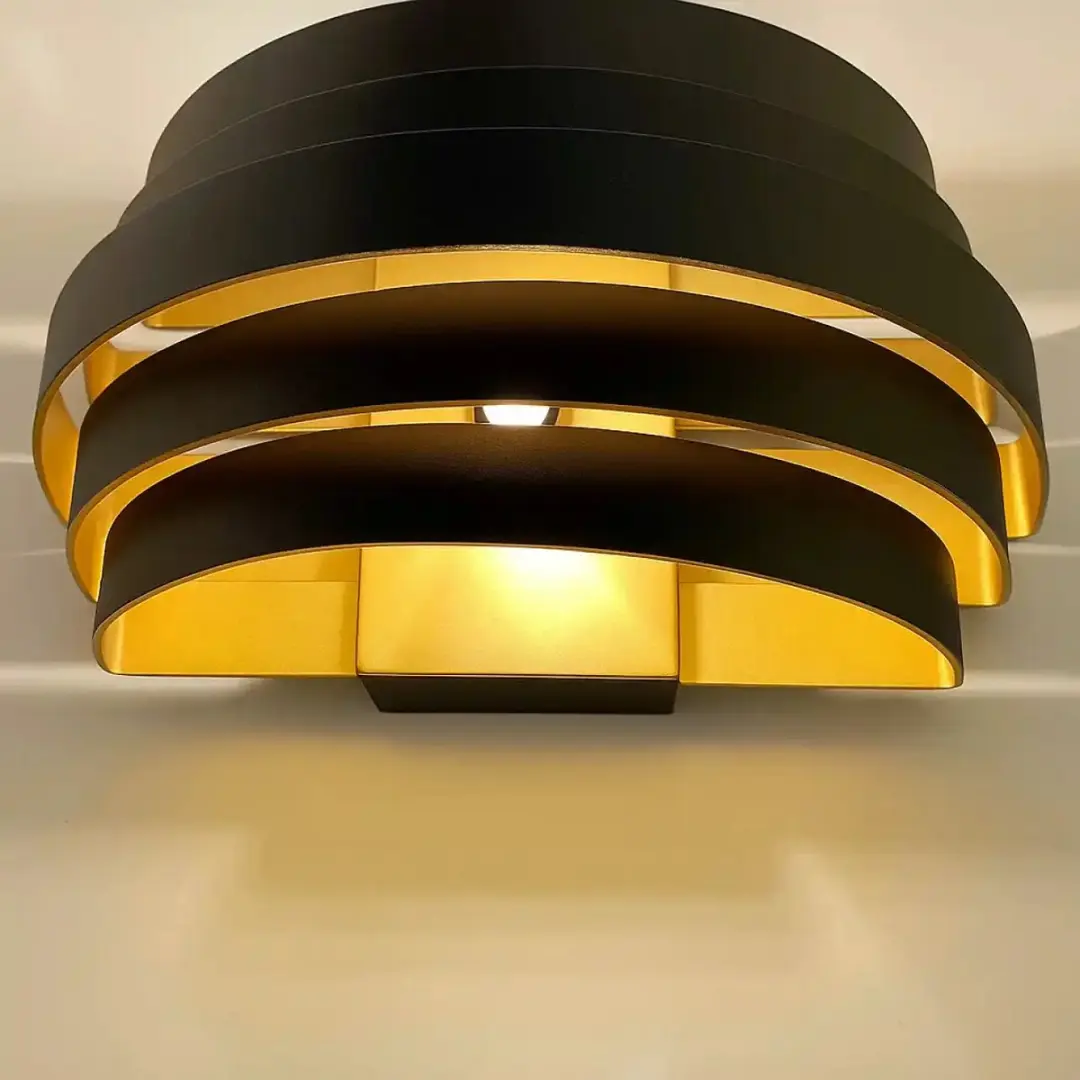 Highlight Wandlamp Scudo 25cm - Zwart/Gouden binnenkant