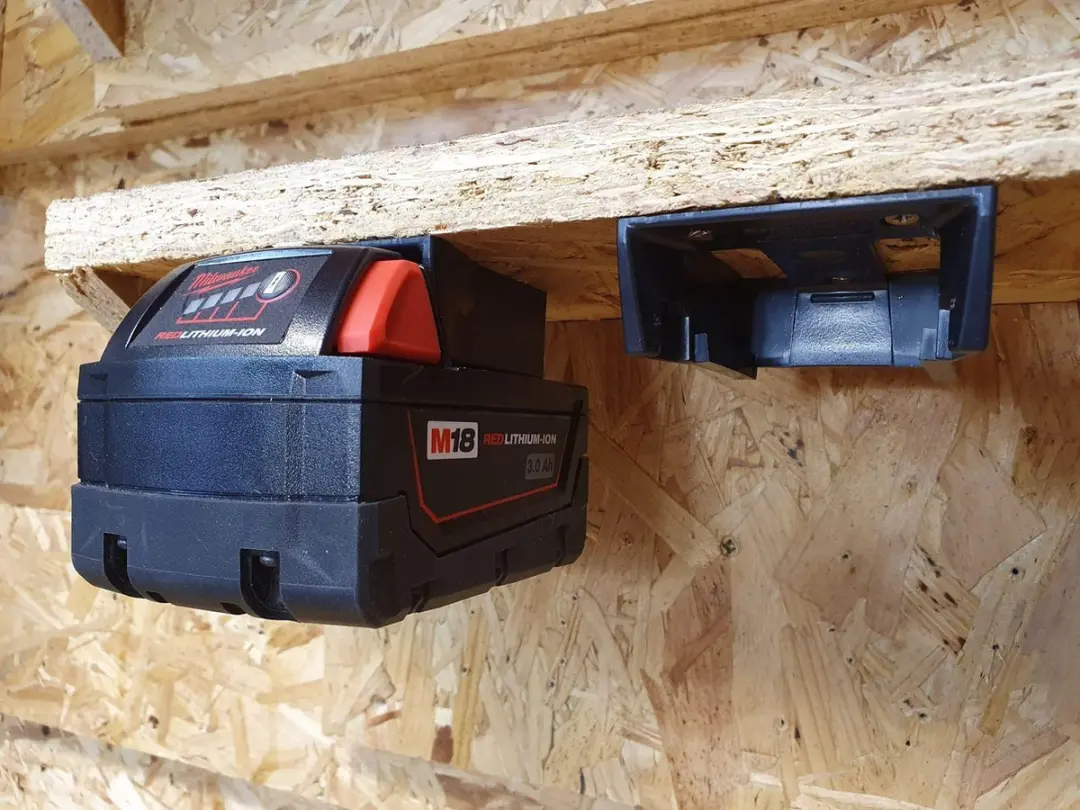 StealthMounts BM-MW18-RED-6 Accuhouder Milwaukee M18 - 6 Stuks - Rood