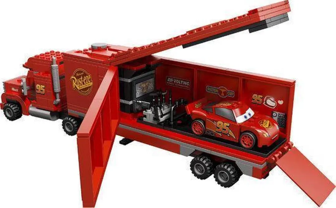 LEGO Cars 2 Macs Teamvrachtwagen 8486 - 374 Stukken - Rood