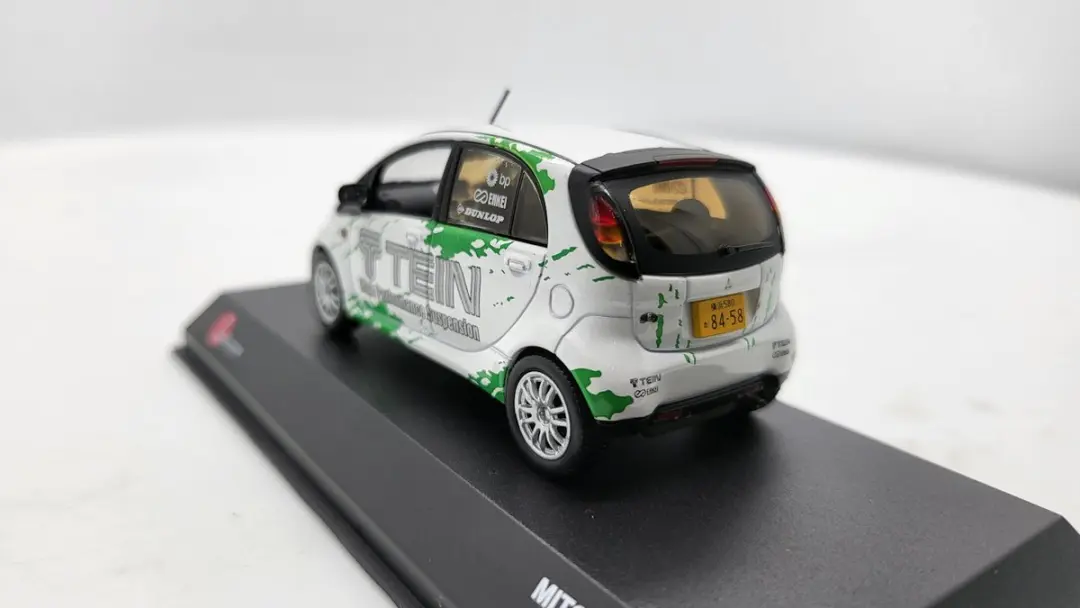 Mitsubishi i Tein Version J-Collection JC59012TE - 1:43 - Groen/Wit