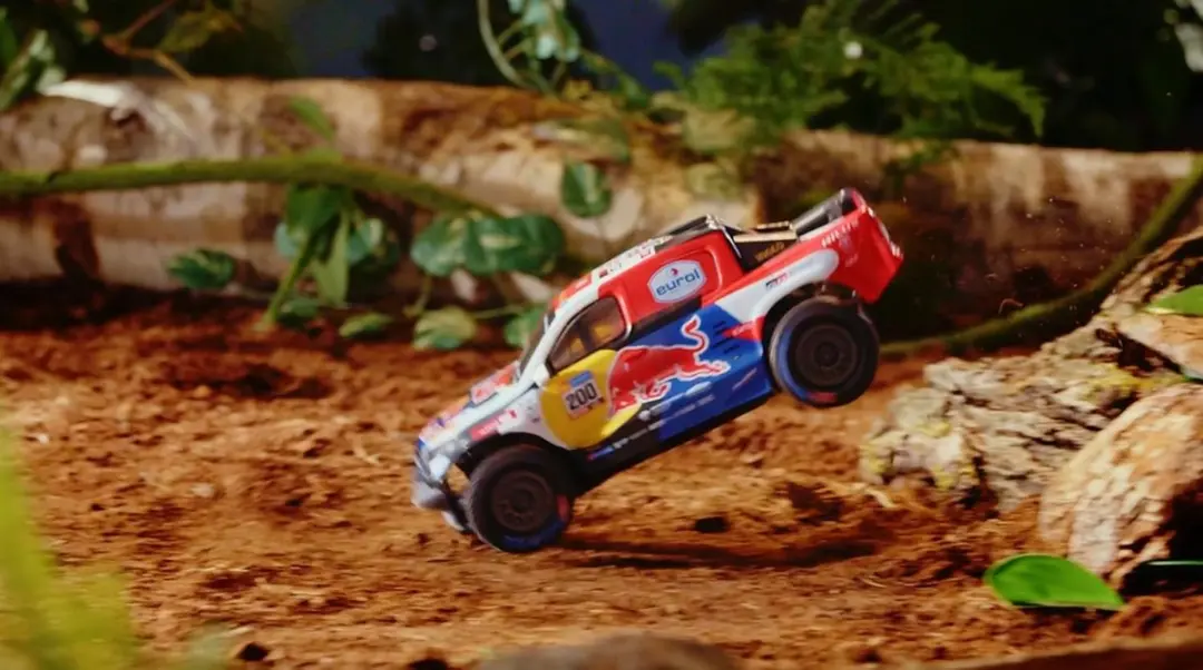 NIKKO Toyota Gazoo Racing Al-Attiyah RC Auto 1:18 - 9 km/h - Blauw/Rood - afbeelding 6 van 6