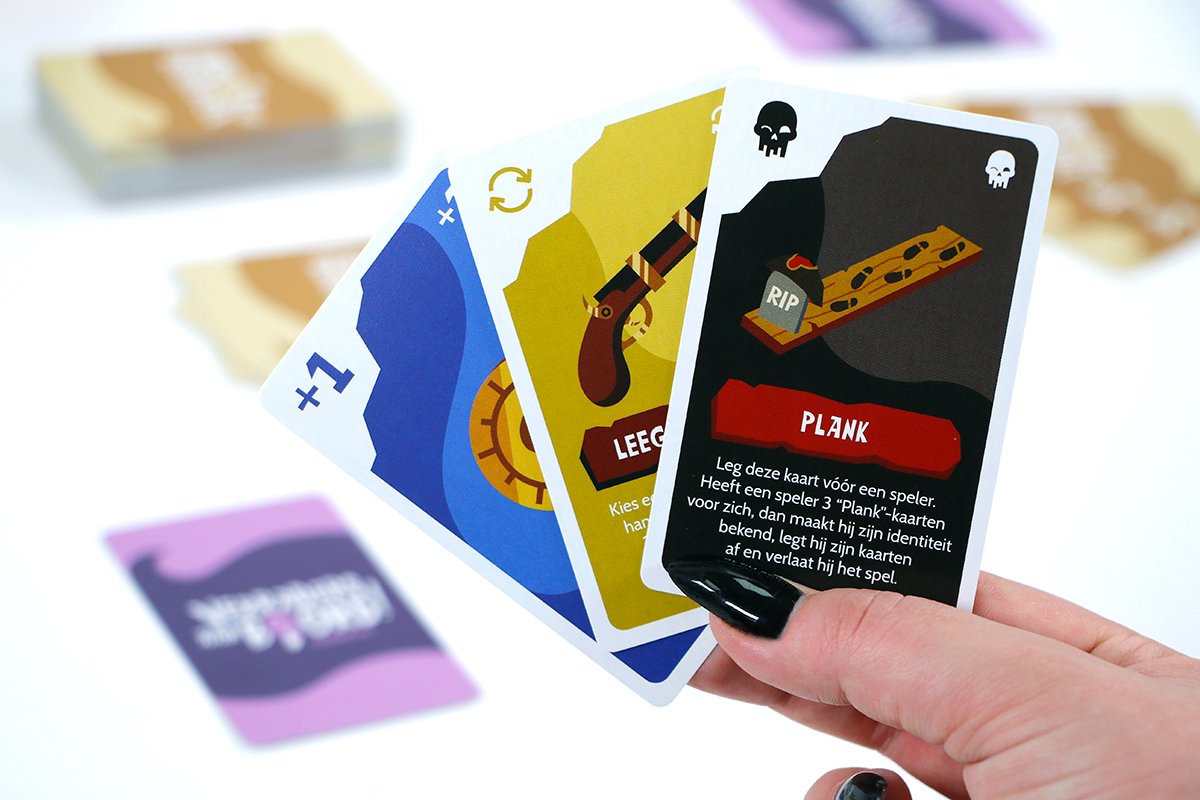 999 Games - Verraders aan Boord! - kaartspel - Partygame - Eenvoudige spelregels - Iedereen kan meedoen!