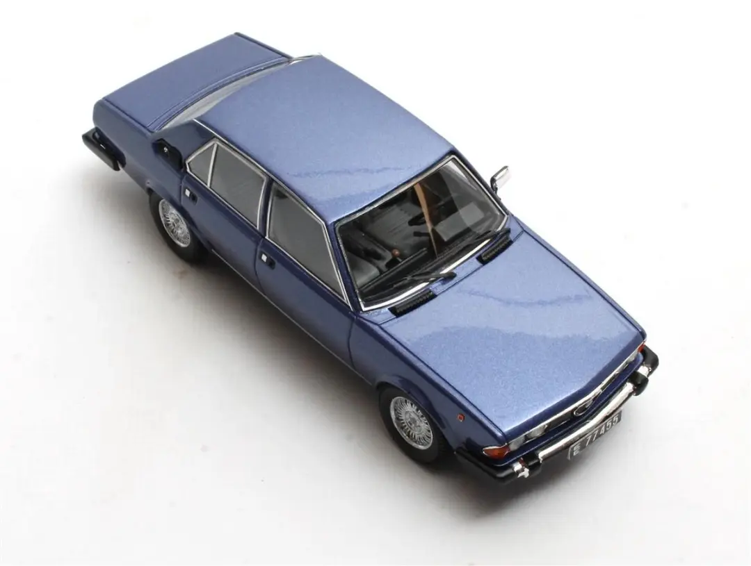 Matrix Alfa Romeo 6 2.5 1979-1983 Modelauto 1:43 - Blauw metallic