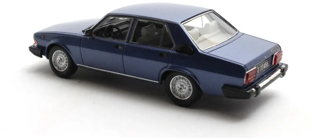 Matrix Alfa Romeo 6 2.5 1979-1983 Modelauto 1:43 - Blauw metallic