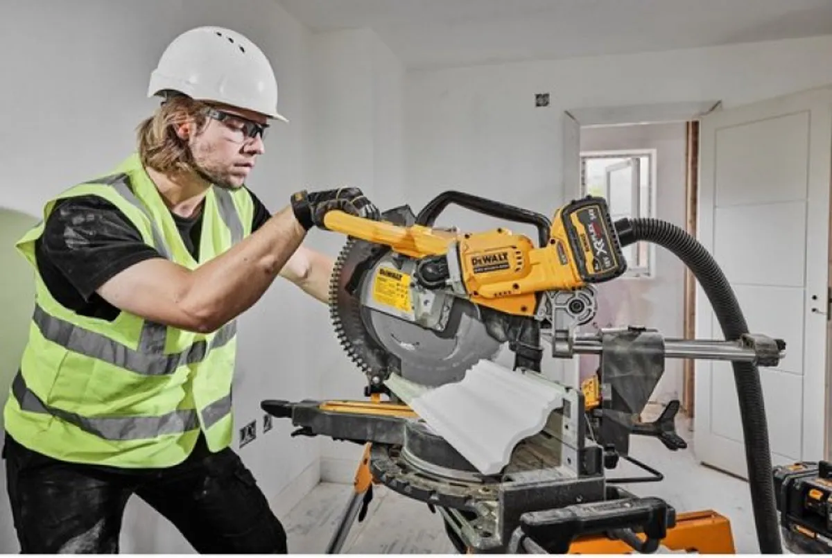 DeWALT DCS781X2 Accu Afkort-/Verstekzaag 305mm 54V XR FlexVolt 9.0Ah