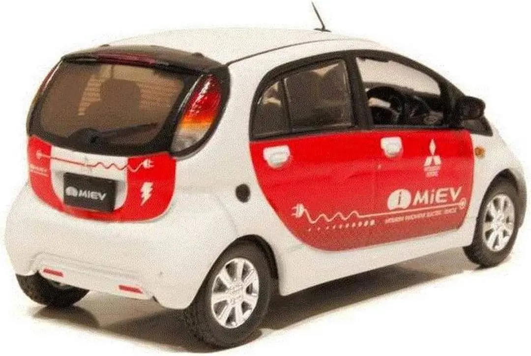 Mitsubishi i-MiEV California RHD 1:43 - Vitesse - Rood/Wit