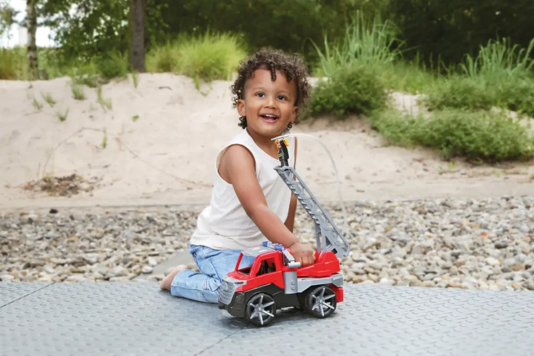 Lena TRUXX Brandweerwagen SM04535 - 28cm - Multikleur - afbeelding 6 van 6